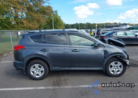 2015 Toyota Rav4 Le z USA, uszkodzony, nr VIN JTMBFREV5FD156245
